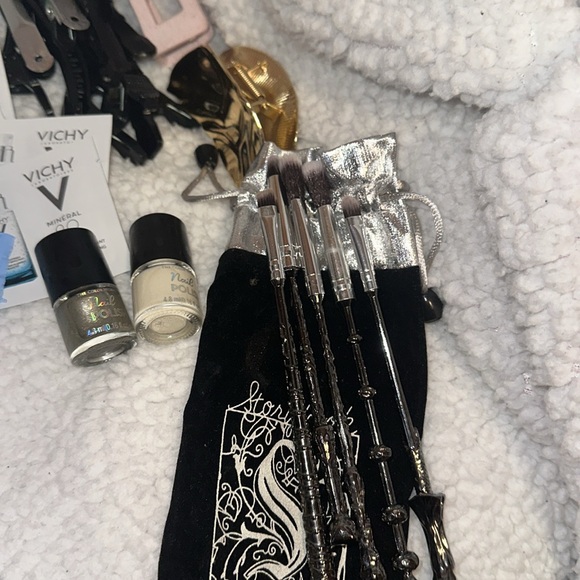 ‼️SOLD‼️Tote bag filled with goodies - Picture 3 of 7